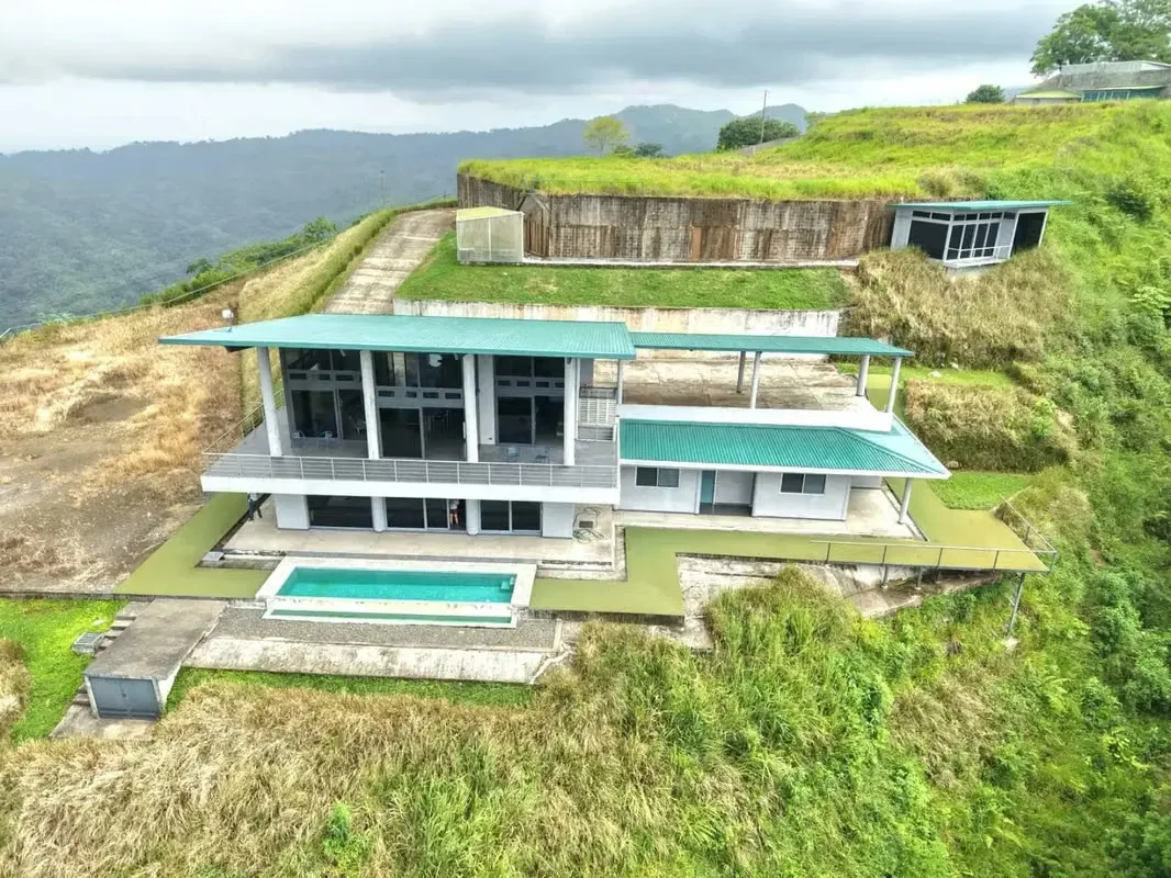 Located 500 meters above sea level in the exclusive Hermosa Hills of Jacó, this stunning 5-bedroom property offers unparalleled luxury and breathtaking mountain views. Built in 2021, ..., photo 3