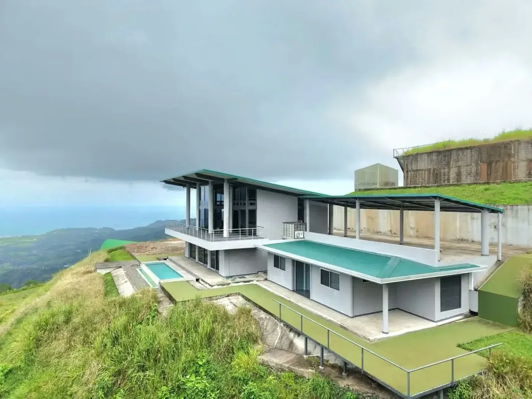 Located 500 meters above sea level in the exclusive Hermosa Hills of Jacó, this stunning 5-bedroom property offers unparalleled luxury and breathtaking mountain views. Built in 2021, ..., photo 4