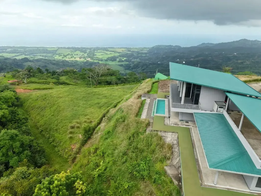 Located 500 meters above sea level in the exclusive Hermosa Hills of Jacó, this stunning 5-bedroom property offers unparalleled luxury and breathtaking mountain views. Built in 2021, ..., photo 7