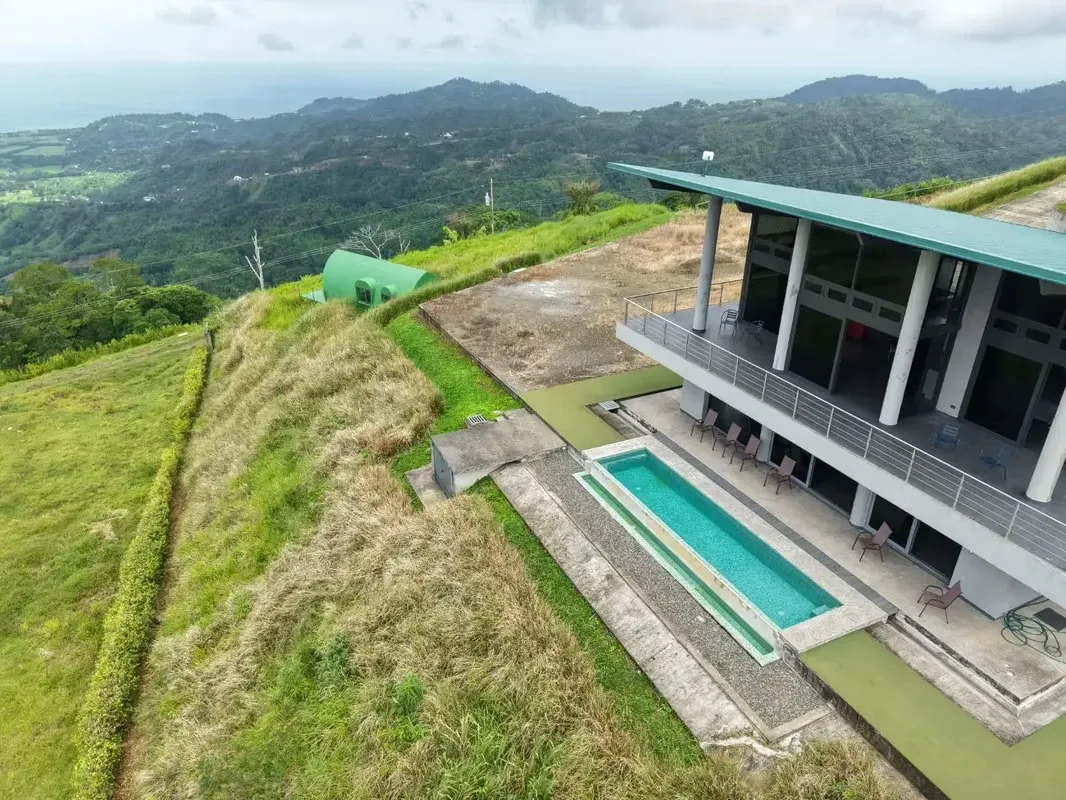 Located 500 meters above sea level in the exclusive Hermosa Hills of Jacó, this stunning 5-bedroom property offers unparalleled luxury and breathtaking mountain views. Built in 2021, ..., photo 8