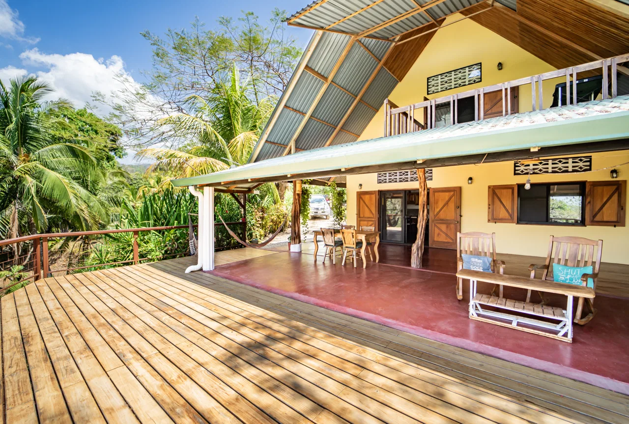 Exquisite Tropical Estate: 2 Homes & Tiny house, Just minutes from Carrillo