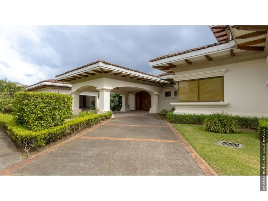 Casa de una planta en venta o alquiler, Santa Aana, Lindora.