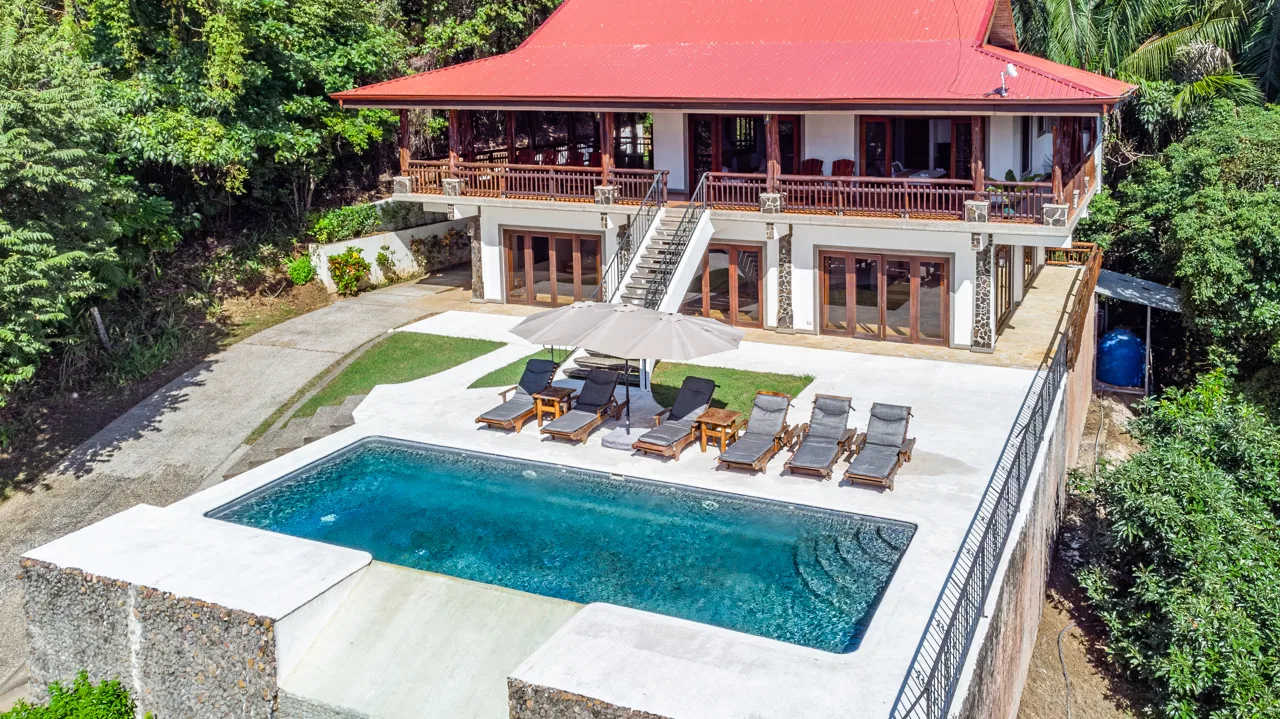 Villa Escondida - 4BR Peaceful Villa Located Just Minutes to the Beach