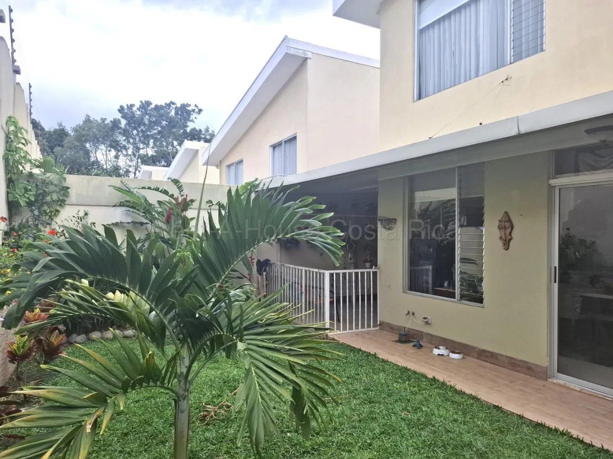 Se vende casa en Sabanilla Montes de Oca 27-778 - Venta en Montes de Oca