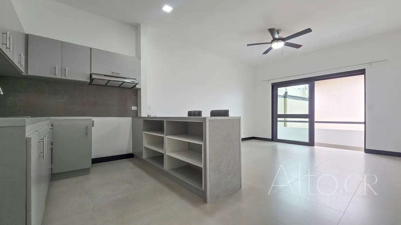 Apartment on 2nd level is within a residential in Pozos de Santa Ana with avocado and 24 / 7 is in a set of 3 apartments, it is in perfect condition of maintenance with spacious ...