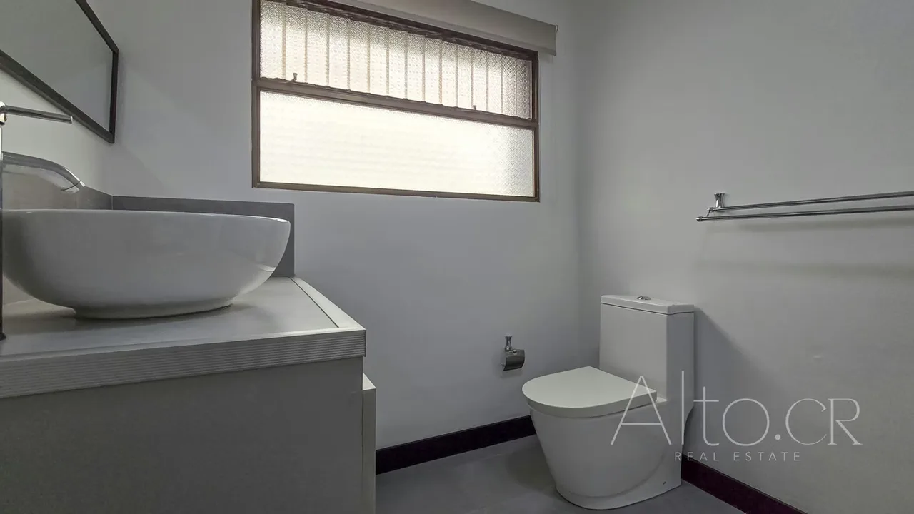 Apartment on 2nd level is within a residential in Pozos de Santa Ana with avocado and 24 / 7 is in a set of 3 apartments, it is in perfect condition of maintenance with spacious ..., photo 2