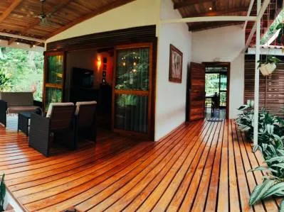Hermosa Propiedad en Cocles, Costa Rica – Ideal para Jubilación y Generación de Ingresos