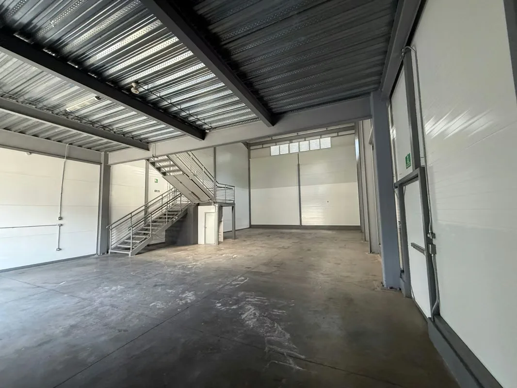 Winery available for industrial and commercial use in Ciudad Colón, photo 2