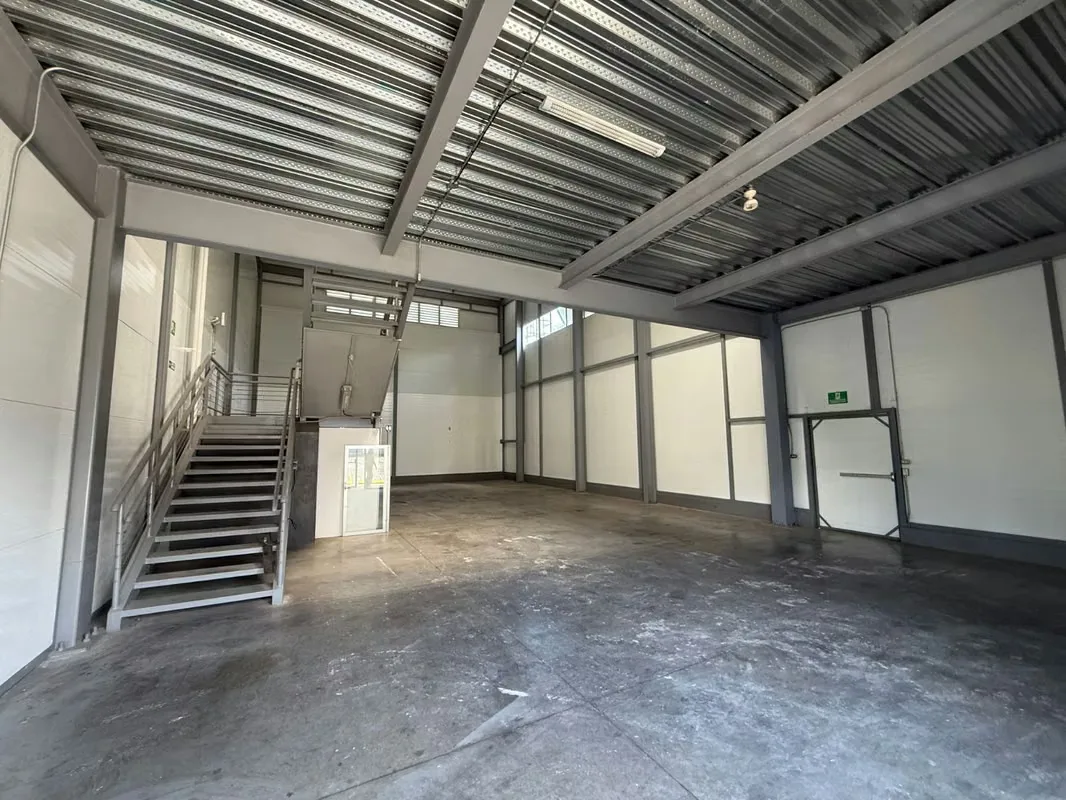 Winery available for industrial and commercial use in Ciudad Colón, photo 3