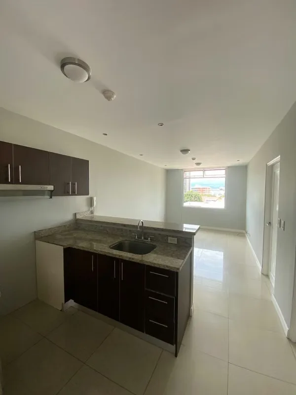 Alquiler de apartamento en edificio pequeño en Nunciatura Rohrmoser.