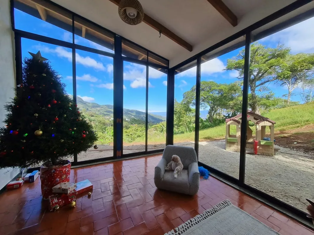 Quiet and private more than 200 meters from the gated entrance. Different big platforms. Big trees. Cute remodeled adobe with large windows and new finishes. This has views and can be ...