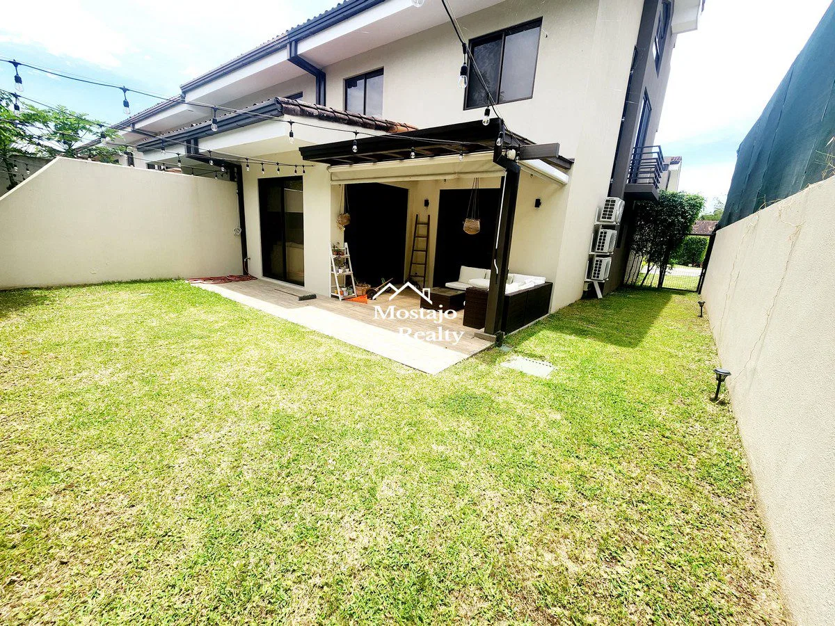 Alquiler de Casa esquinera, Condominio Parques del Sol, Santa Ana