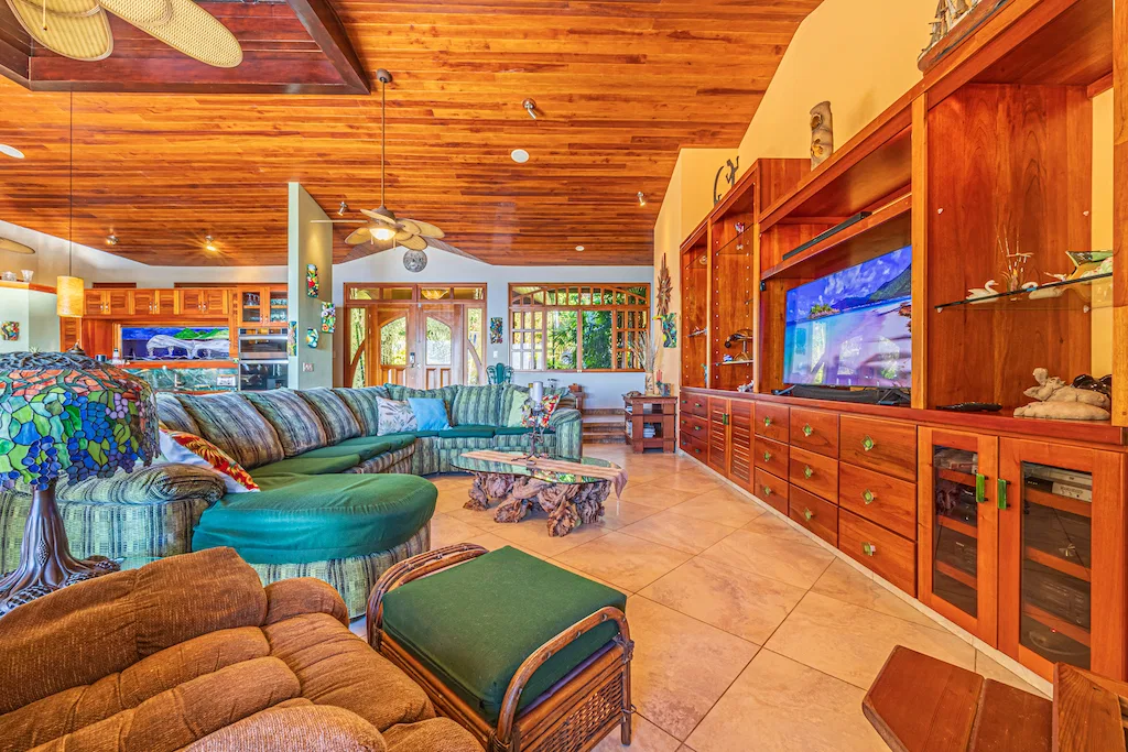 LUXURY HOME WITH OCEAN VIEWS AND GUEST HOUSE – 3.39 ACRES, photo 11
