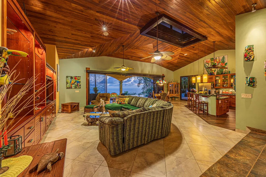LUXURY HOME WITH OCEAN VIEWS AND GUEST HOUSE – 3.39 ACRES, photo 12