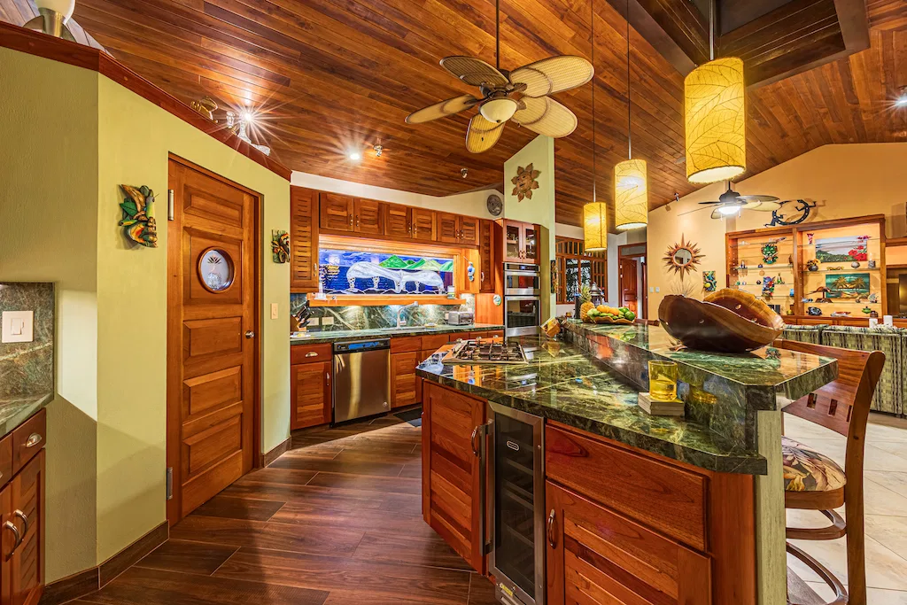 LUXURY HOME WITH OCEAN VIEWS AND GUEST HOUSE – 3.39 ACRES, photo 14