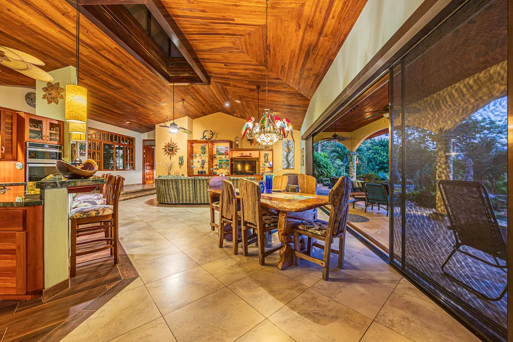 LUXURY HOME WITH OCEAN VIEWS AND GUEST HOUSE – 3.39 ACRES, photo 16
