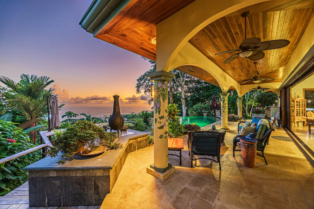 LUXURY HOME WITH OCEAN VIEWS AND GUEST HOUSE – 3.39 ACRES, photo 4