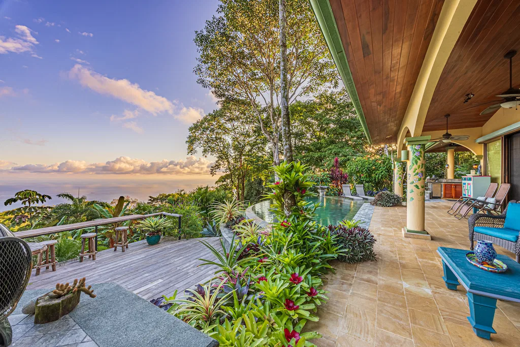 LUXURY HOME WITH OCEAN VIEWS AND GUEST HOUSE – 3.39 ACRES, photo 5