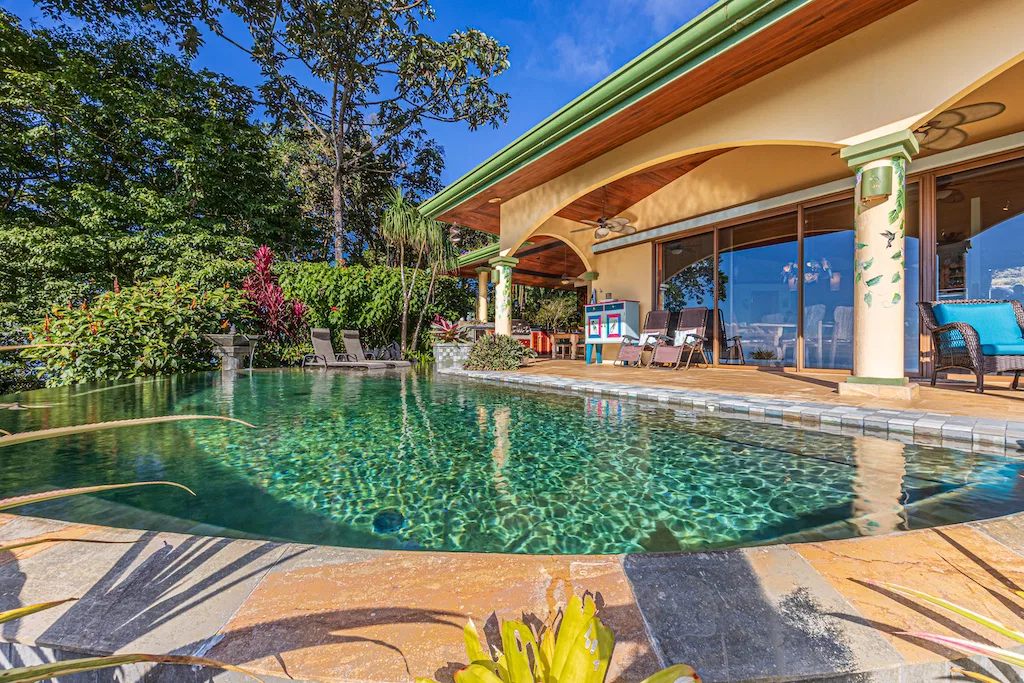 LUXURY HOME WITH OCEAN VIEWS AND GUEST HOUSE – 3.39 ACRES, photo 6