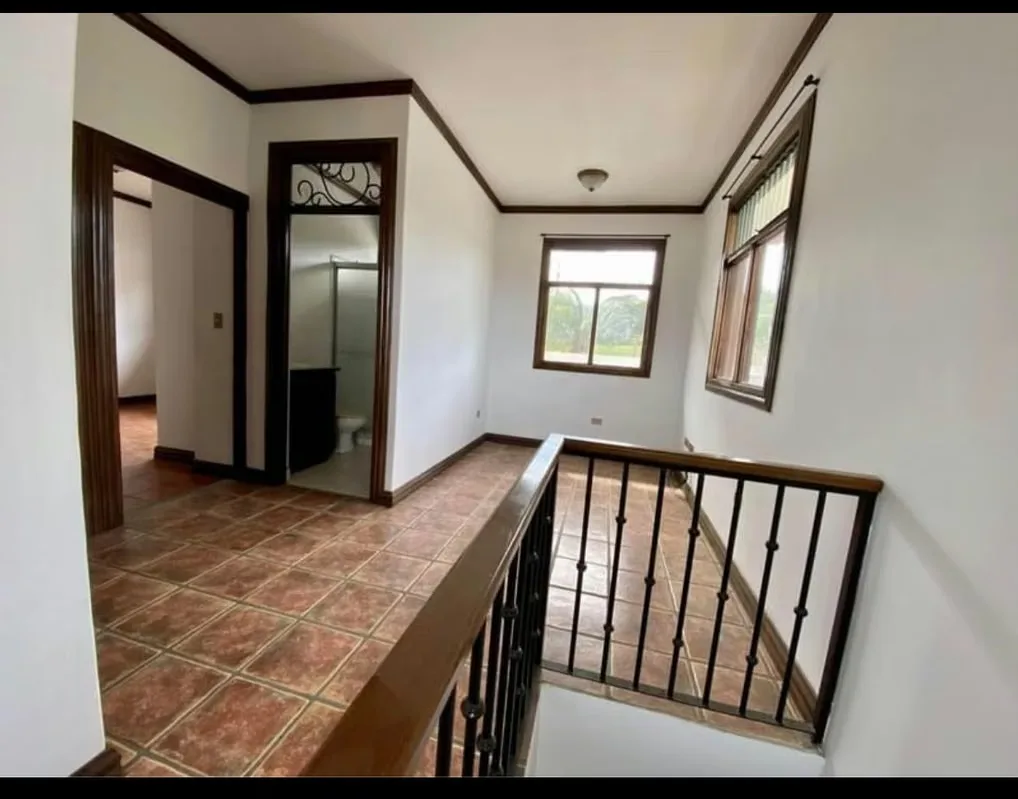 If you are looking for a house ready to move, fully equipped, in one of the most exclusive, safe and convenient areas in western San José, this is an excellent opportunity.