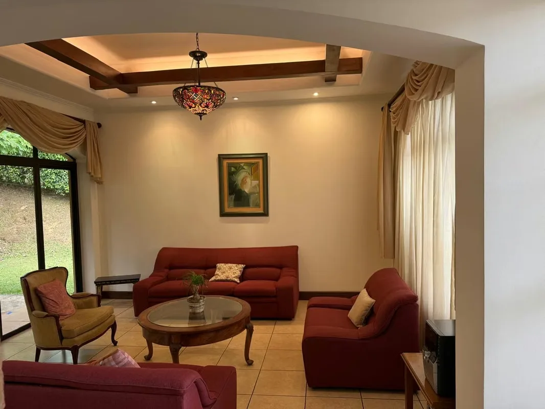 Descubrí el equilibrio perfecto entre elegancia, comodidad y ubicación privilegiada en esta hermosa propiedad ubicada en ...