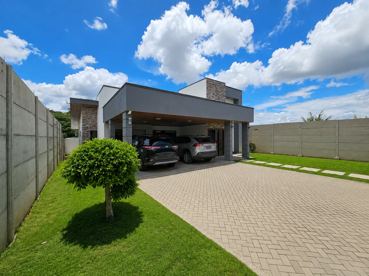 MOVE-IN READY SMART HOME WITH 3 BEDROOMS AND TOTAL PRIVACY NEAR SAN ISIDRO – 0.27 ACRES