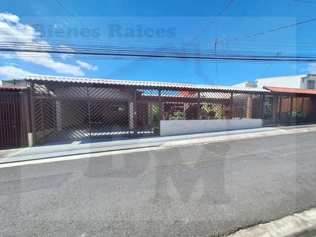 Se Vende Amplia y Hermosa Casa en Mercedes Norte (Recién Remodelada)