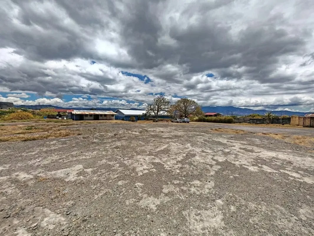 Opportunities to acquire flat, mixed-use development land in strategic locations are becoming ..., photo 5