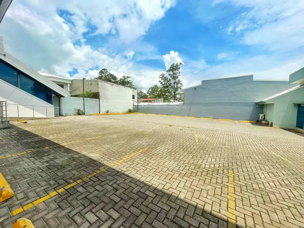 GRAN PROPIEDAD COMERCIAL EN ALQUILER, ROHRMOSER! P611-1