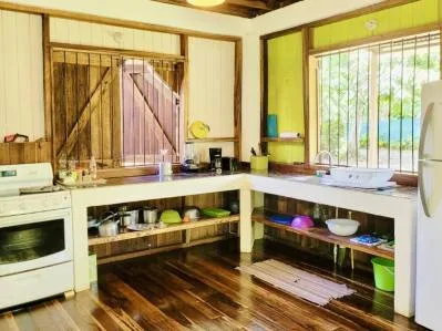 Casa Pipa: Tu Auténtico Escondite en Cahuita con Piscina 🥥, photo 7