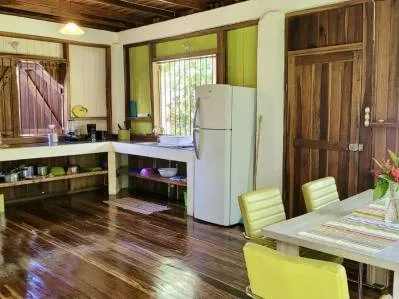 Casa Pipa: Tu Auténtico Escondite en Cahuita con Piscina 🥥, photo 8