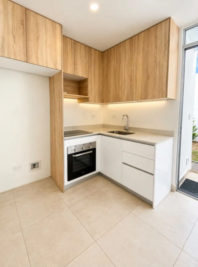 205YL – ALQUILER APARTAMENTO EN CONDOMINIO – SANTA ANA, RÍO ORO