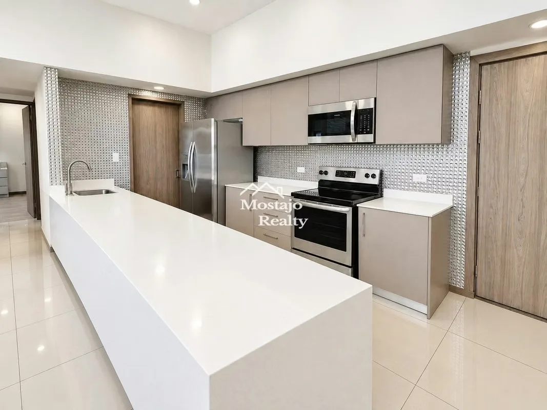 Exclusivo penthouse esquinero en Rohrmoser, con impresionantes vistas panorámicas, excelente iluminación natural y acabados de ...