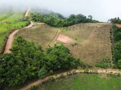 Terreno con vistas al océano, la montaña y la cascada., photo 6