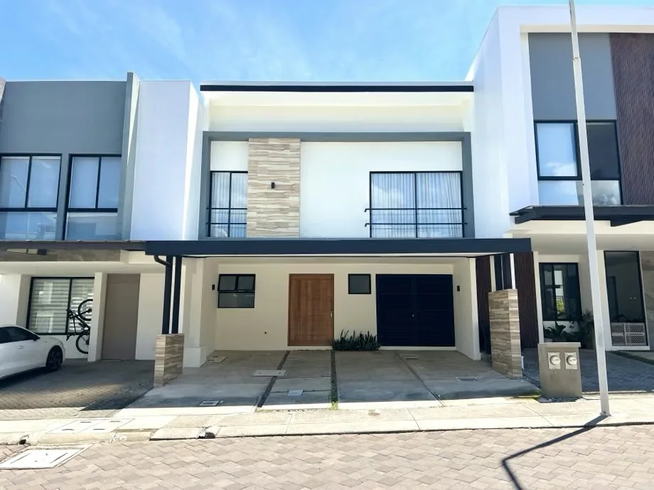 House for Rent in Santa Ana. Modern! 3 Bedrooms / 3 Parking Spaces. Appliances., photo 2