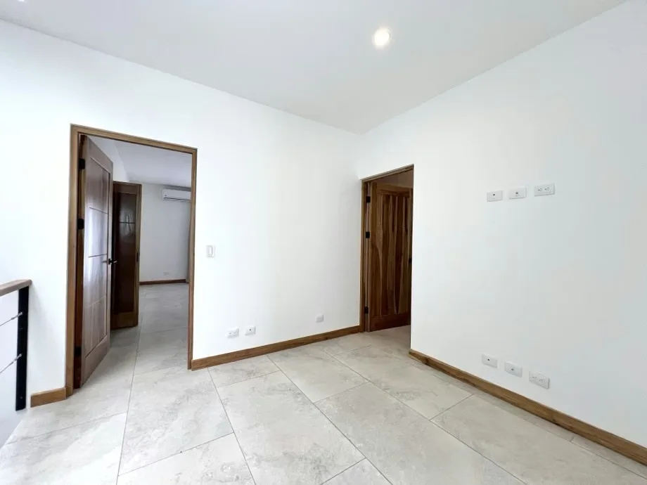 House for Rent in Santa Ana. Modern! 3 Bedrooms / 3 Parking Spaces. Appliances., photo 12