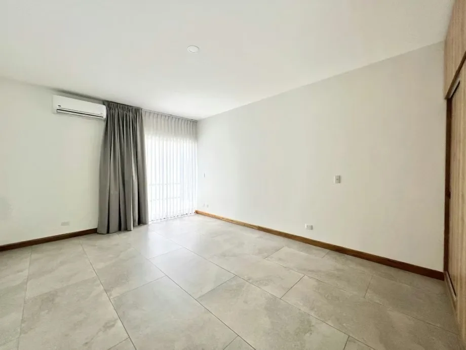House for Rent in Santa Ana. Modern! 3 Bedrooms / 3 Parking Spaces. Appliances., photo 14