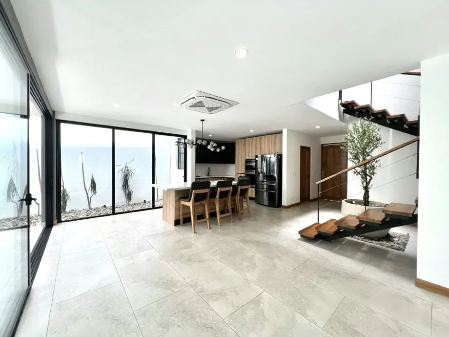 House for Rent in Santa Ana. Modern! 3 Bedrooms / 3 Parking Spaces. Appliances., photo 3