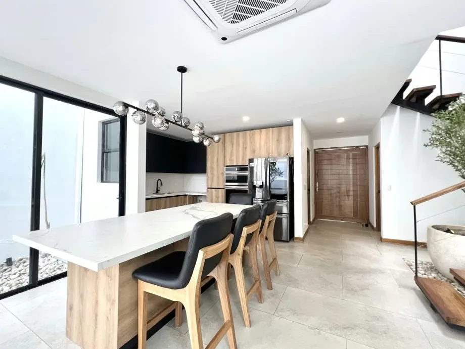 House for Rent in Santa Ana. Modern! 3 Bedrooms / 3 Parking Spaces. Appliances., photo 4