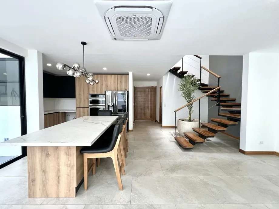 House for Rent in Santa Ana. Modern! 3 Bedrooms / 3 Parking Spaces. Appliances., photo 5