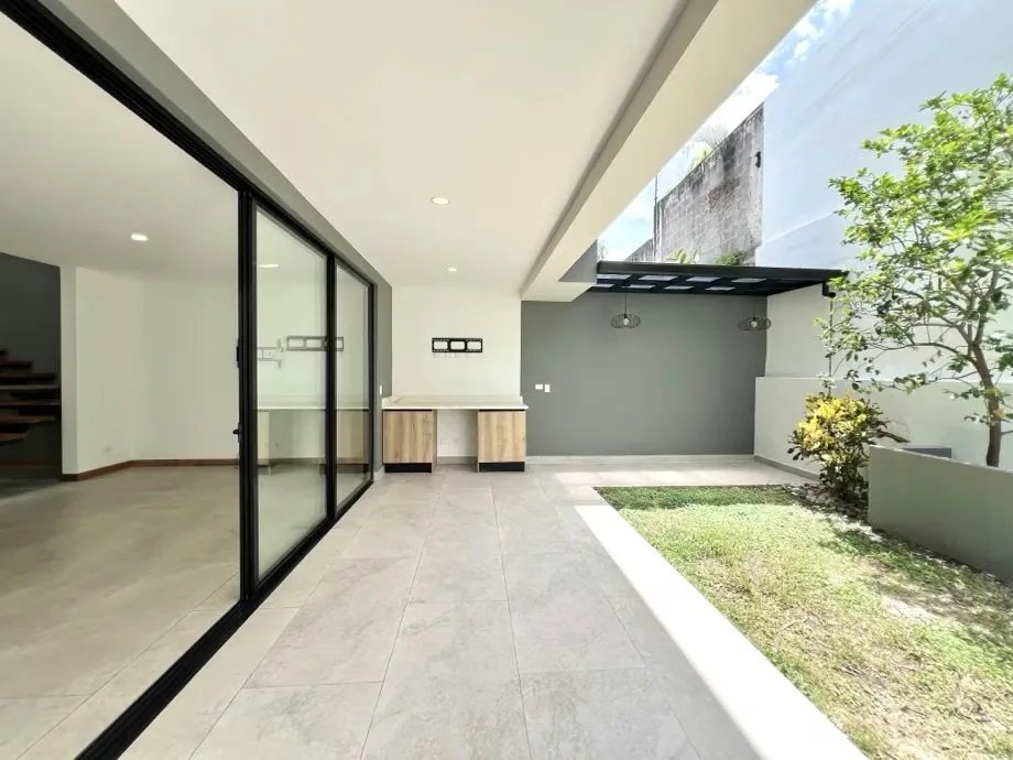 House for Rent in Santa Ana. Modern! 3 Bedrooms / 3 Parking Spaces. Appliances., photo 8