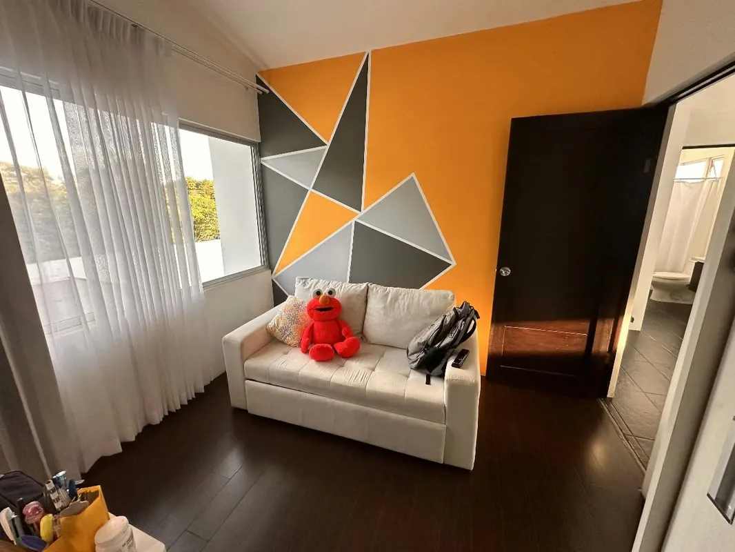 Se vende casa en condominio Sabanilla. Construcción aproximados: 205 m² Lote 230 m² Primera planta: Garaje 2 vehículos, Cocina con isla comedor, Sala, cuarto de lavado y sala de TV, ..., photo 2