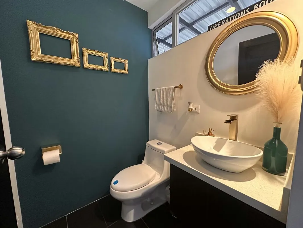 Se vende casa en condominio Sabanilla. Construcción aproximados: 205 m² Lote 230 m² Primera planta: Garaje 2 vehículos, Cocina con isla comedor, Sala, cuarto de lavado y sala de TV, ..., photo 3