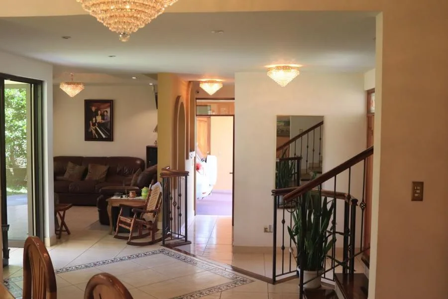 Venta de casa esquinera con uso mixto en El Carmen de Guadalupe US$ 350,000 #9916 - Venta en Goicoechea, photo 12