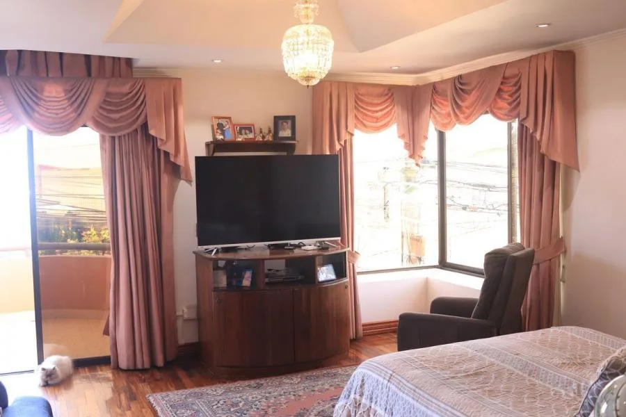 Venta de casa esquinera con uso mixto en El Carmen de Guadalupe US$ 350,000 #9916 - Venta en Goicoechea, photo 14