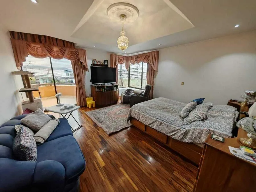 Venta de casa esquinera con uso mixto en El Carmen de Guadalupe US$ 350,000 #9916 - Venta en Goicoechea, photo 15
