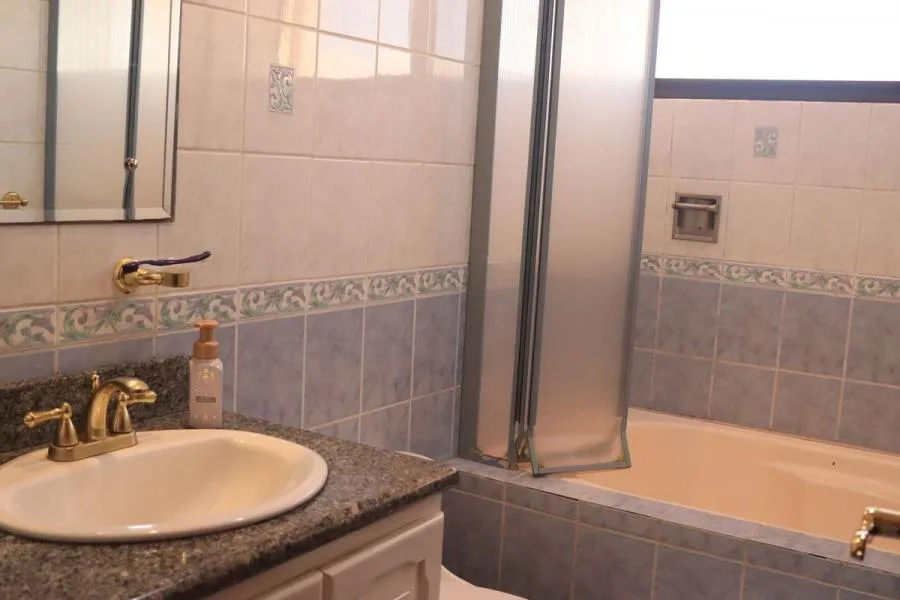 Venta de casa esquinera con uso mixto en El Carmen de Guadalupe US$ 350,000 #9916 - Venta en Goicoechea, photo 6