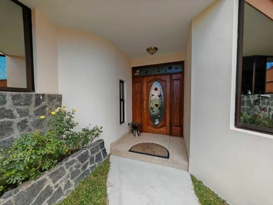Venta de casa esquinera con uso mixto en El Carmen de Guadalupe US$ 350,000 #9916 - Venta en Goicoechea, photo 9