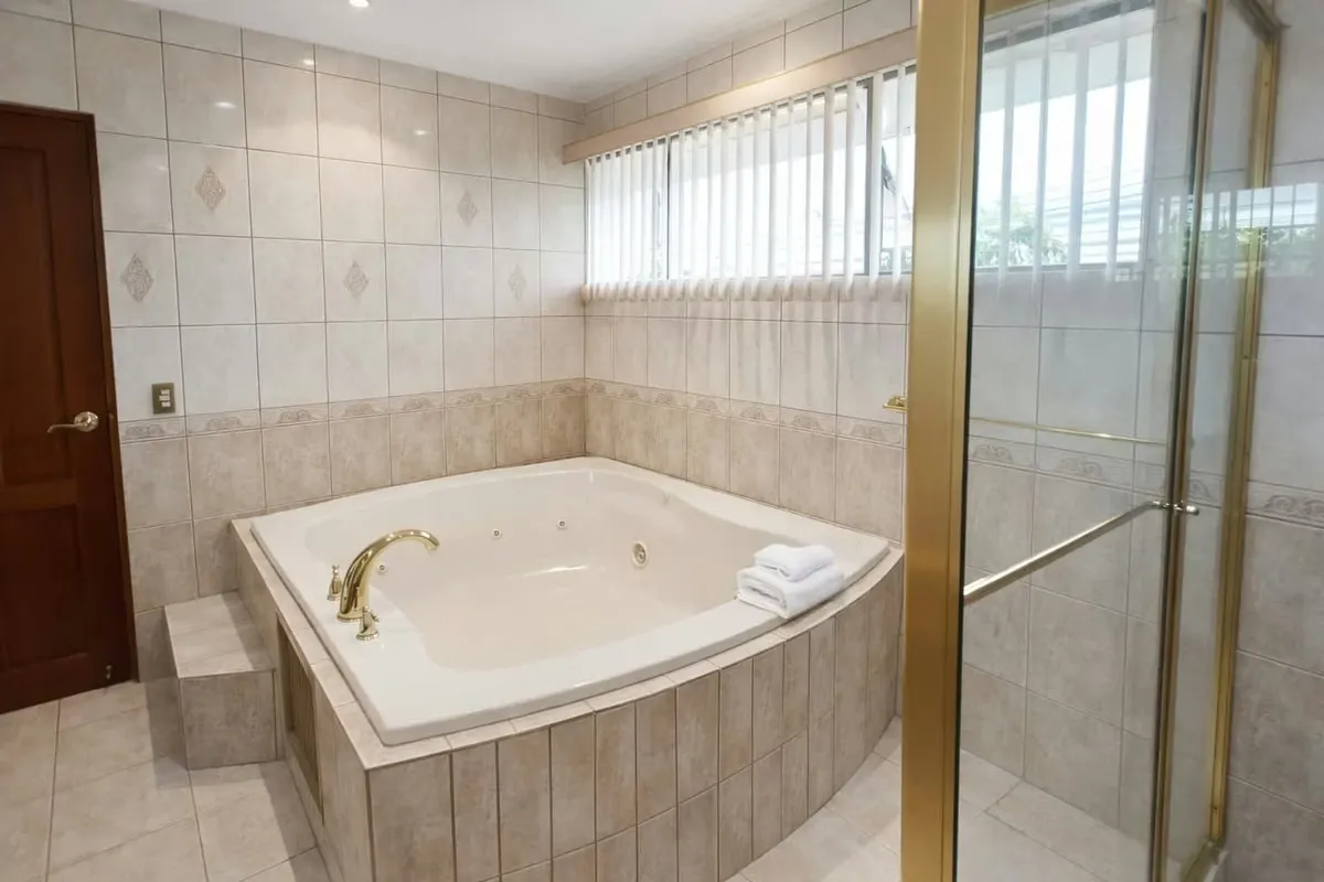 Descubra una elegante residencia ubicada en una de las zonas residenciales más consolidadas y solicitadas del cantón de Goicoechea., photo 11