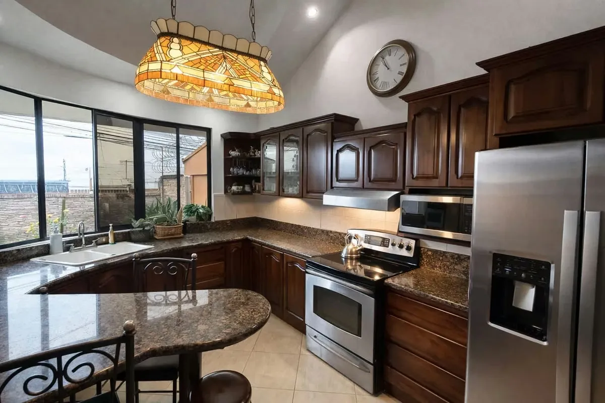 Descubra una elegante residencia ubicada en una de las zonas residenciales más consolidadas y solicitadas del cantón de Goicoechea., photo 5